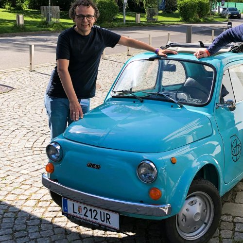 Daniel mit Limousine vom Ministerium für Neugier und Zukunftslust (2024)